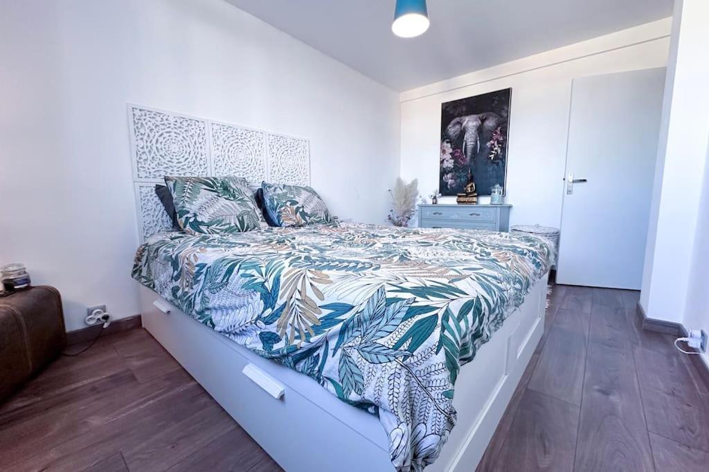 Imp Des Alpes - Pres De La Plage, Vue Sur La Mer, Moderne Et Lumineux. Apartment Antibes